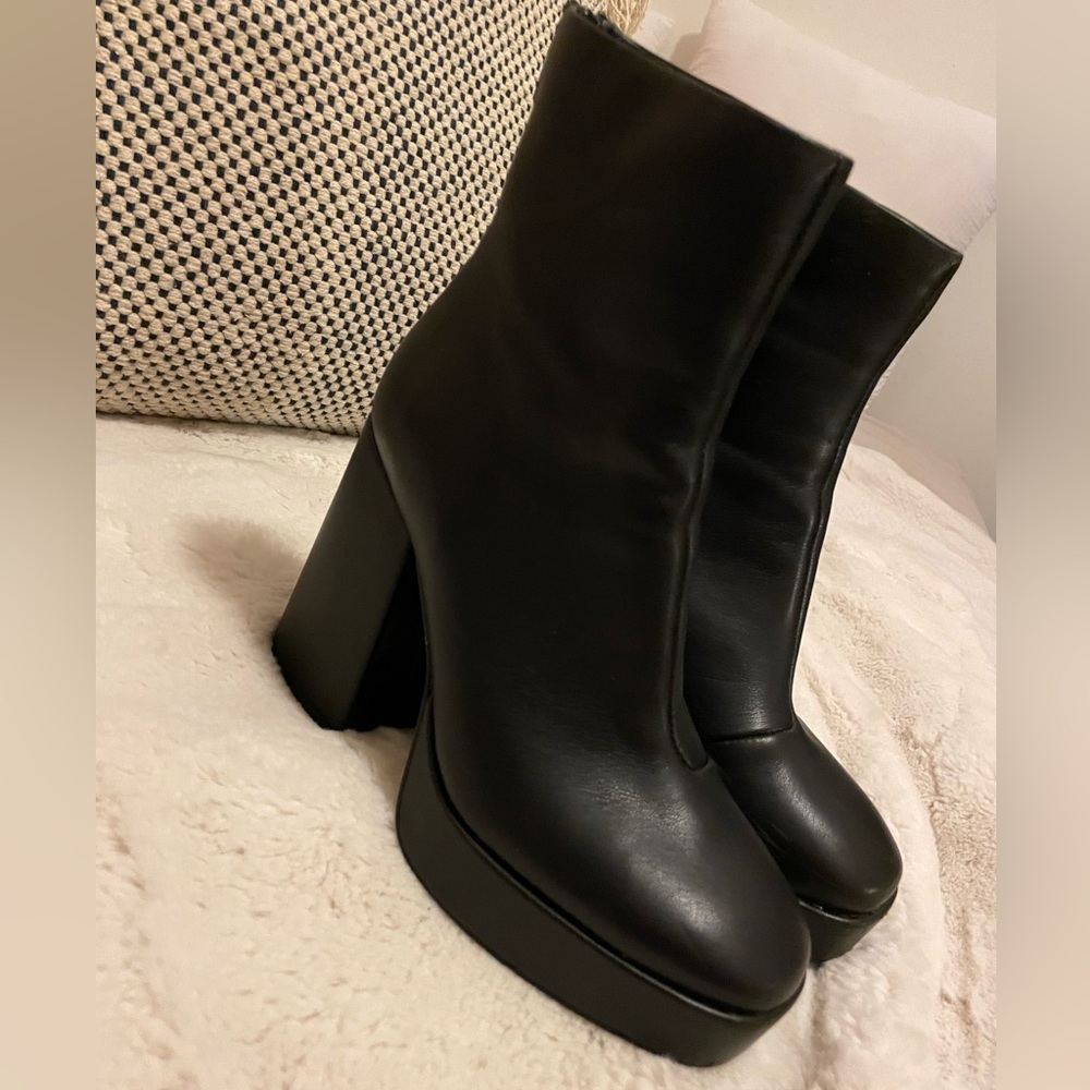 Steve Madden Vegan Leather Black Boot “Overload”